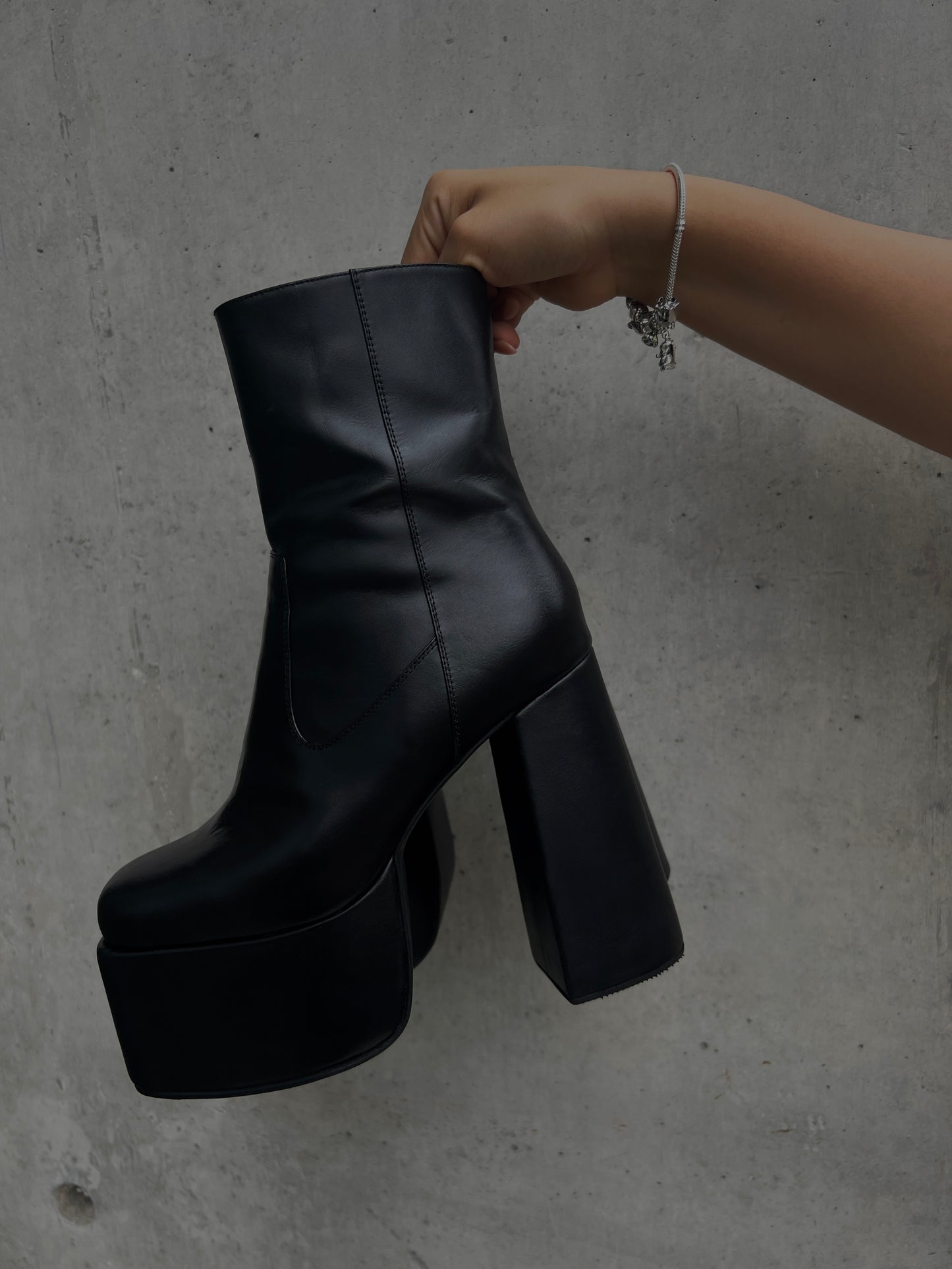 38 - HARPER BOOTS - TEXTURA LISO