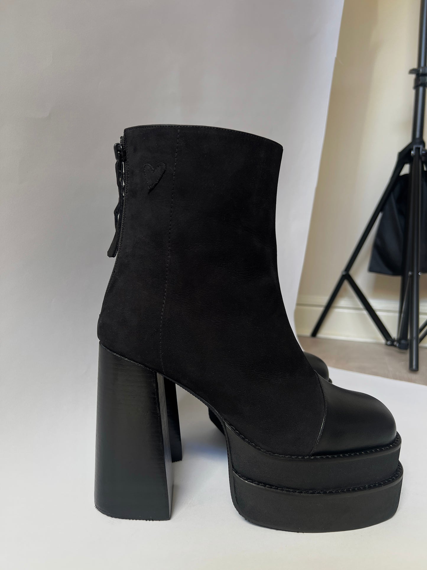 39 - LOUIS BOOTS - BLACK