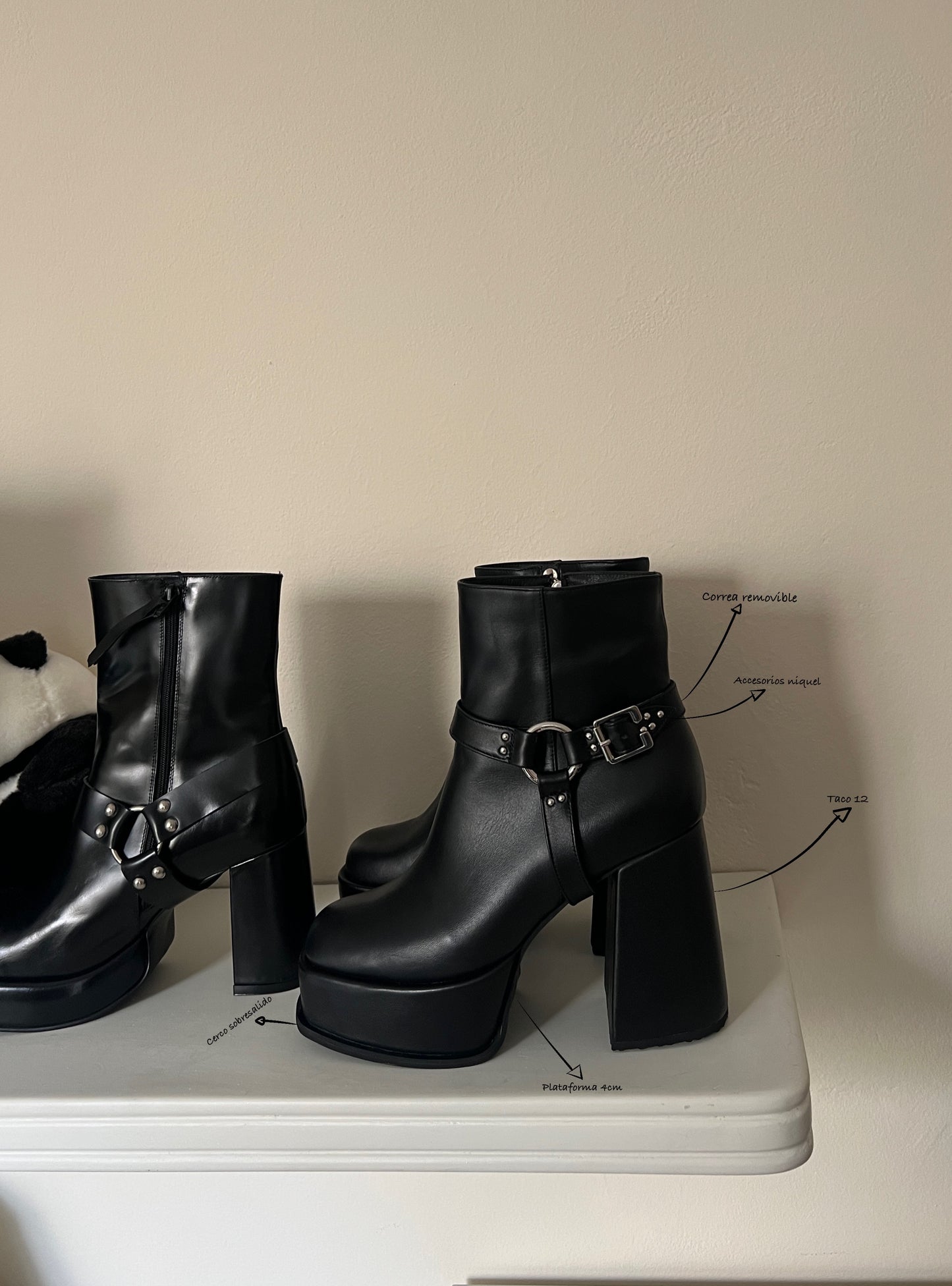 SCARLETT BOOTS - BLACK
