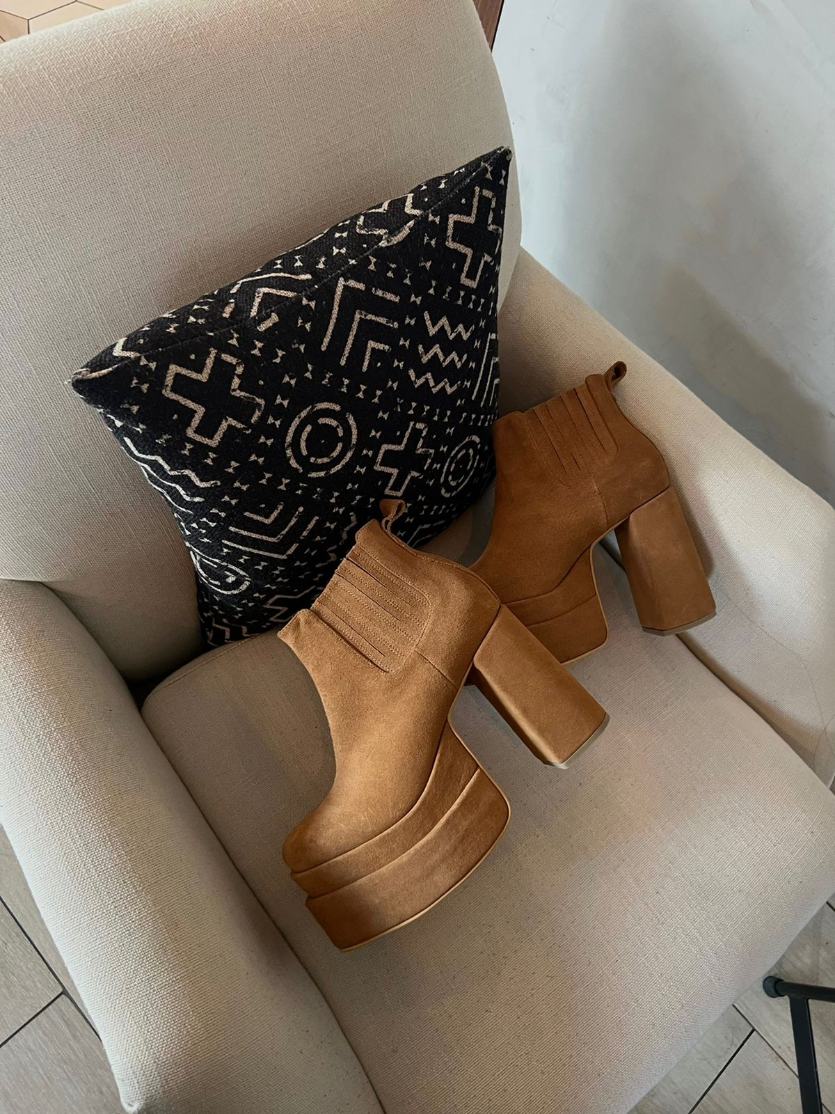BARE BOOTS - CAMEL