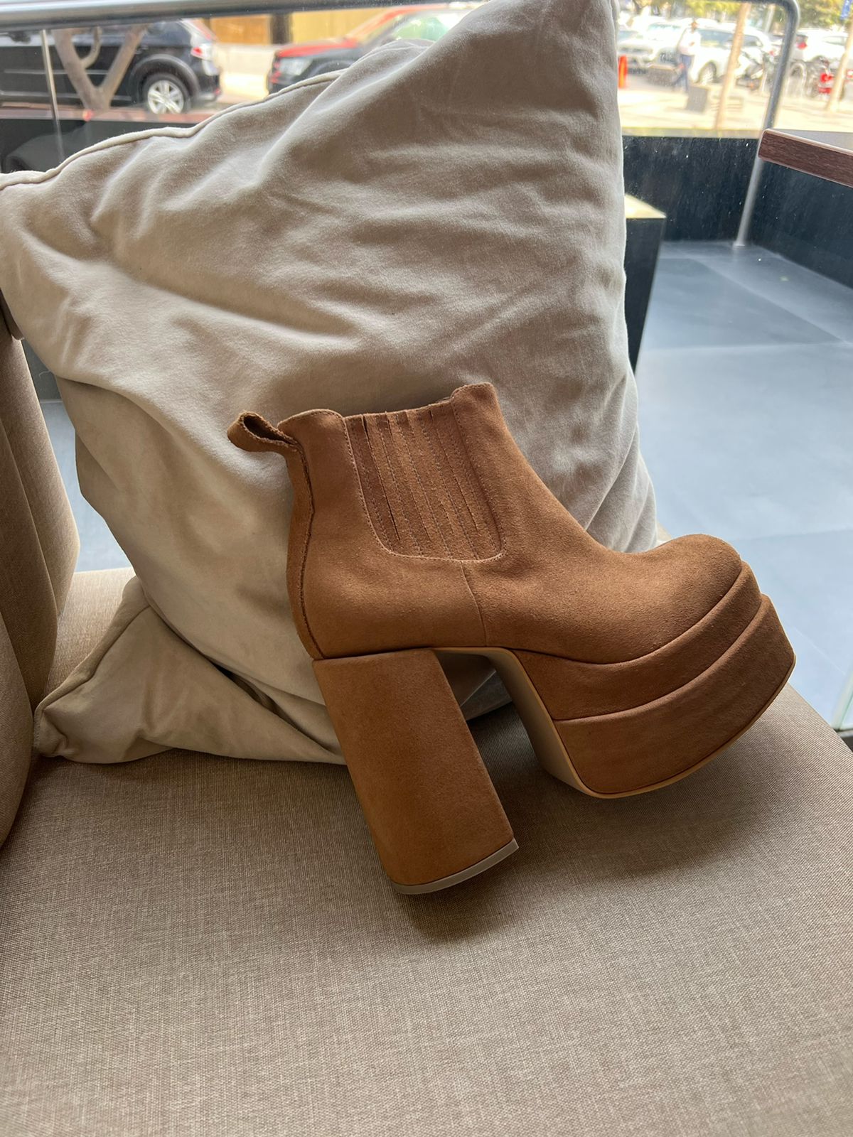 BARE BOOTS - CAMEL