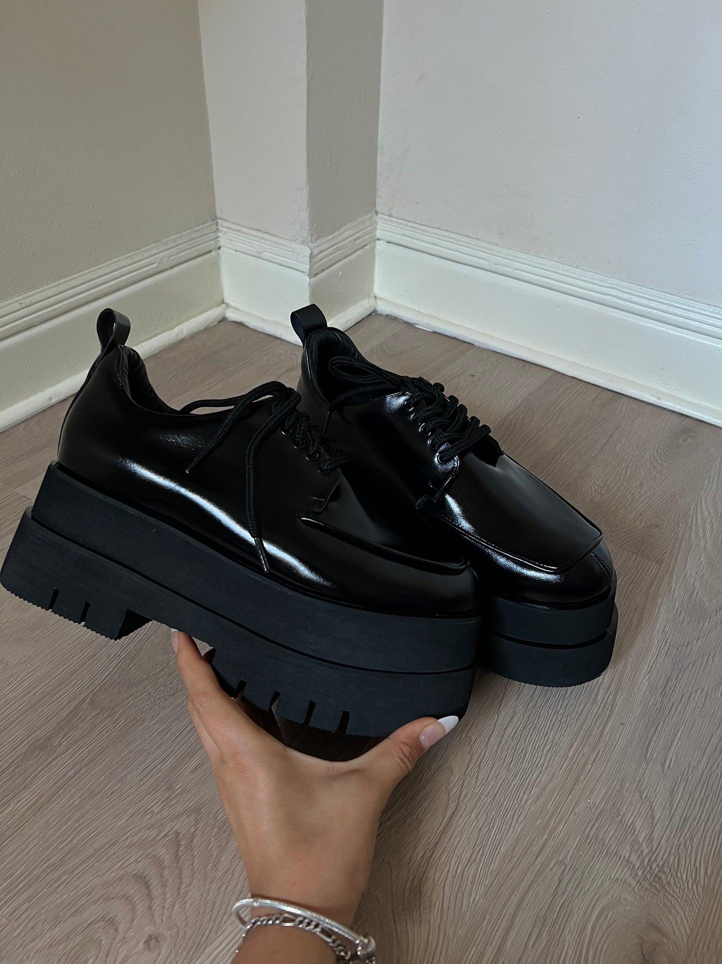ZAPATOS LEVAN - OFF BLACK