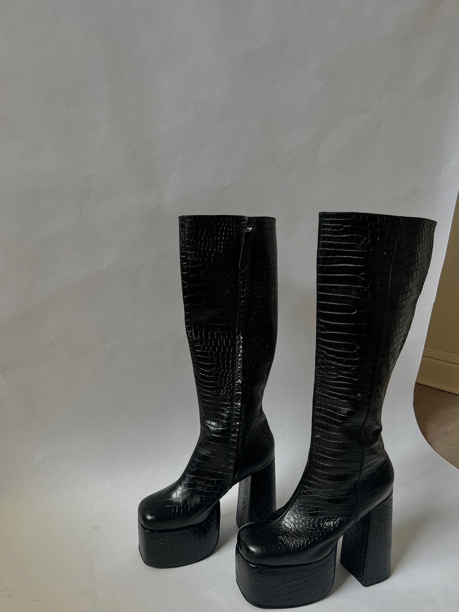 MEGAN BOOTS - CROCO BLACK – CINCINATTI