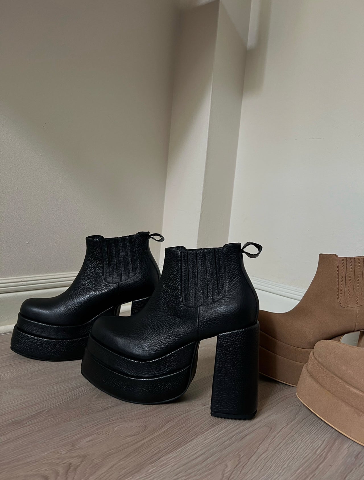 BARE BOOTS - BLACK