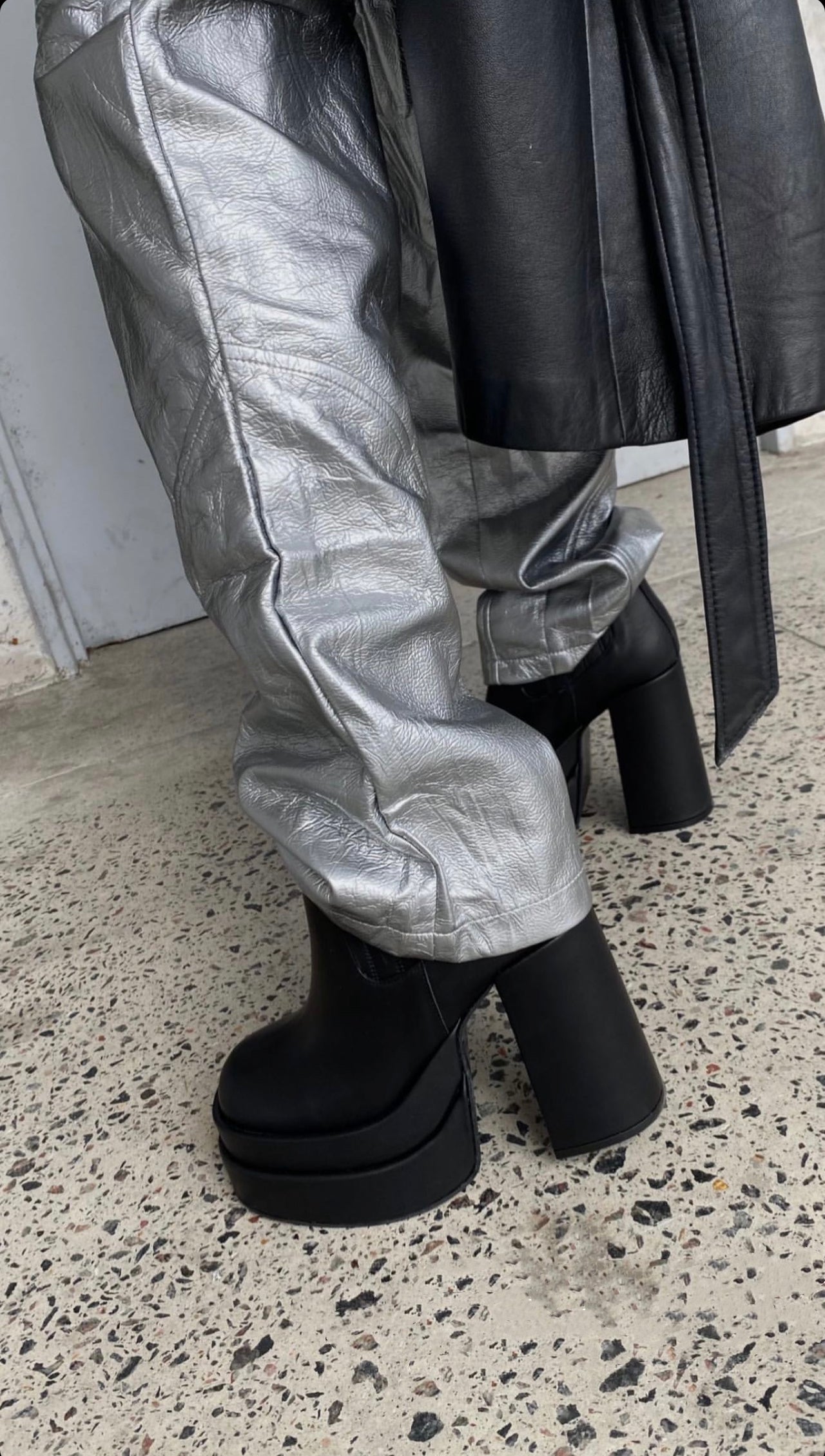 BARE BOOTS - BLACK